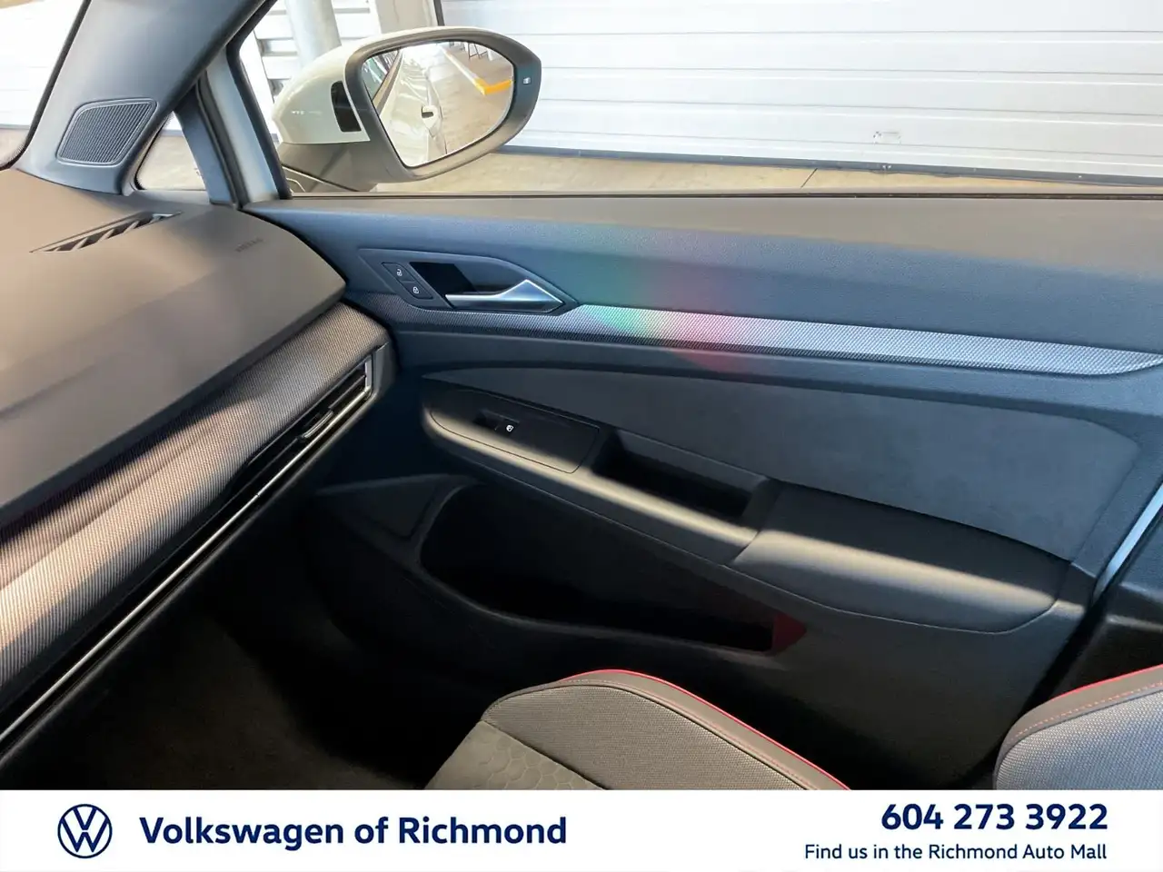 Volkswagen Golf GTI снимка Volkswagen Golf GTI