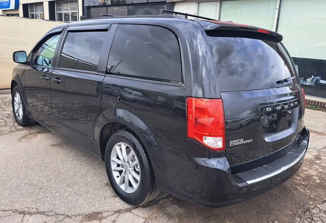 Dodge Grand Caravan снимка Dodge Grand Caravan