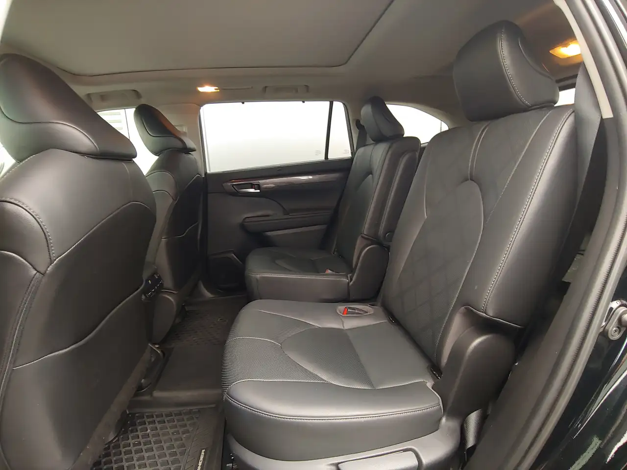 Toyota Highlander снимка Toyota Highlander