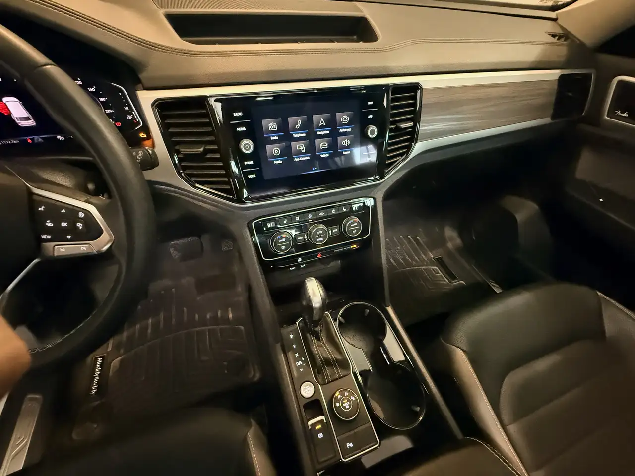 Volkswagen Atlas снимка Volkswagen Atlas
