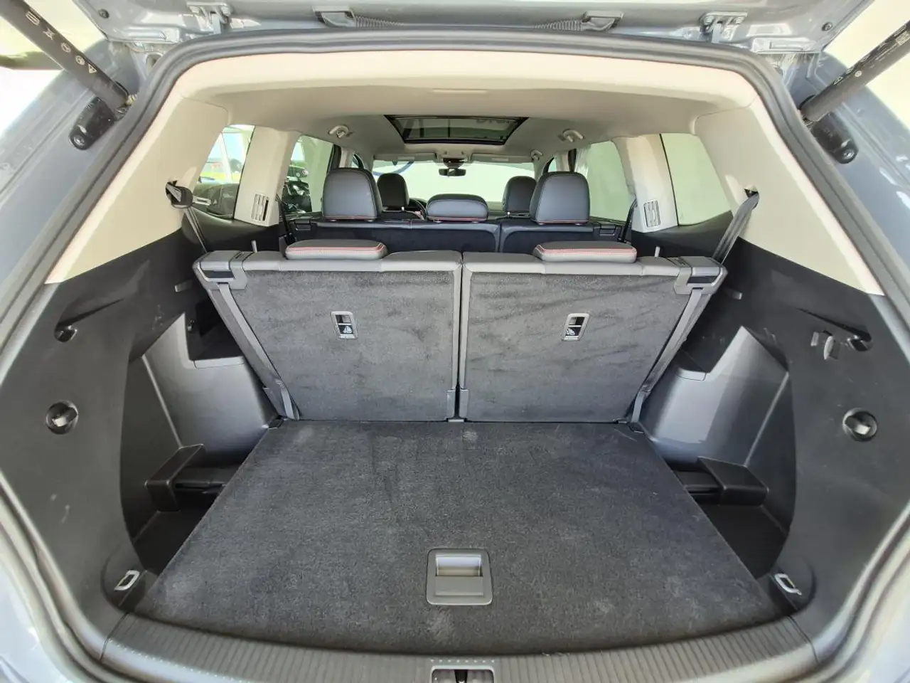 Volkswagen Atlas снимка Volkswagen Atlas