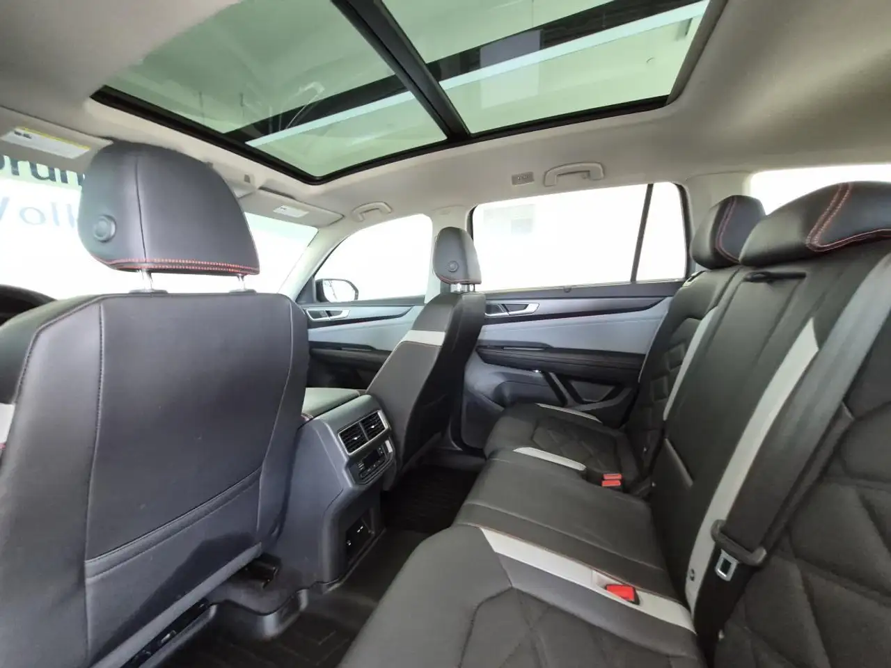 Volkswagen Atlas снимка Volkswagen Atlas