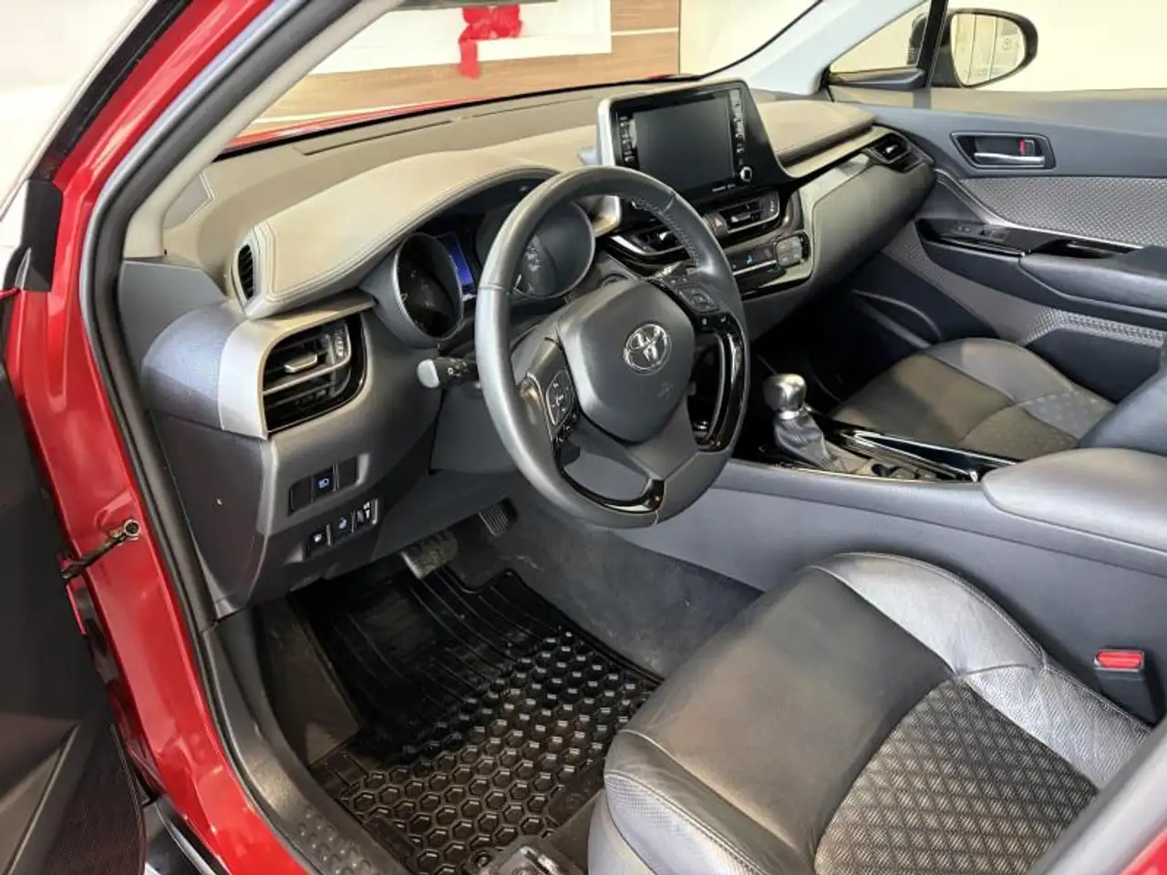 Toyota C-HR снимка Toyota C-HR