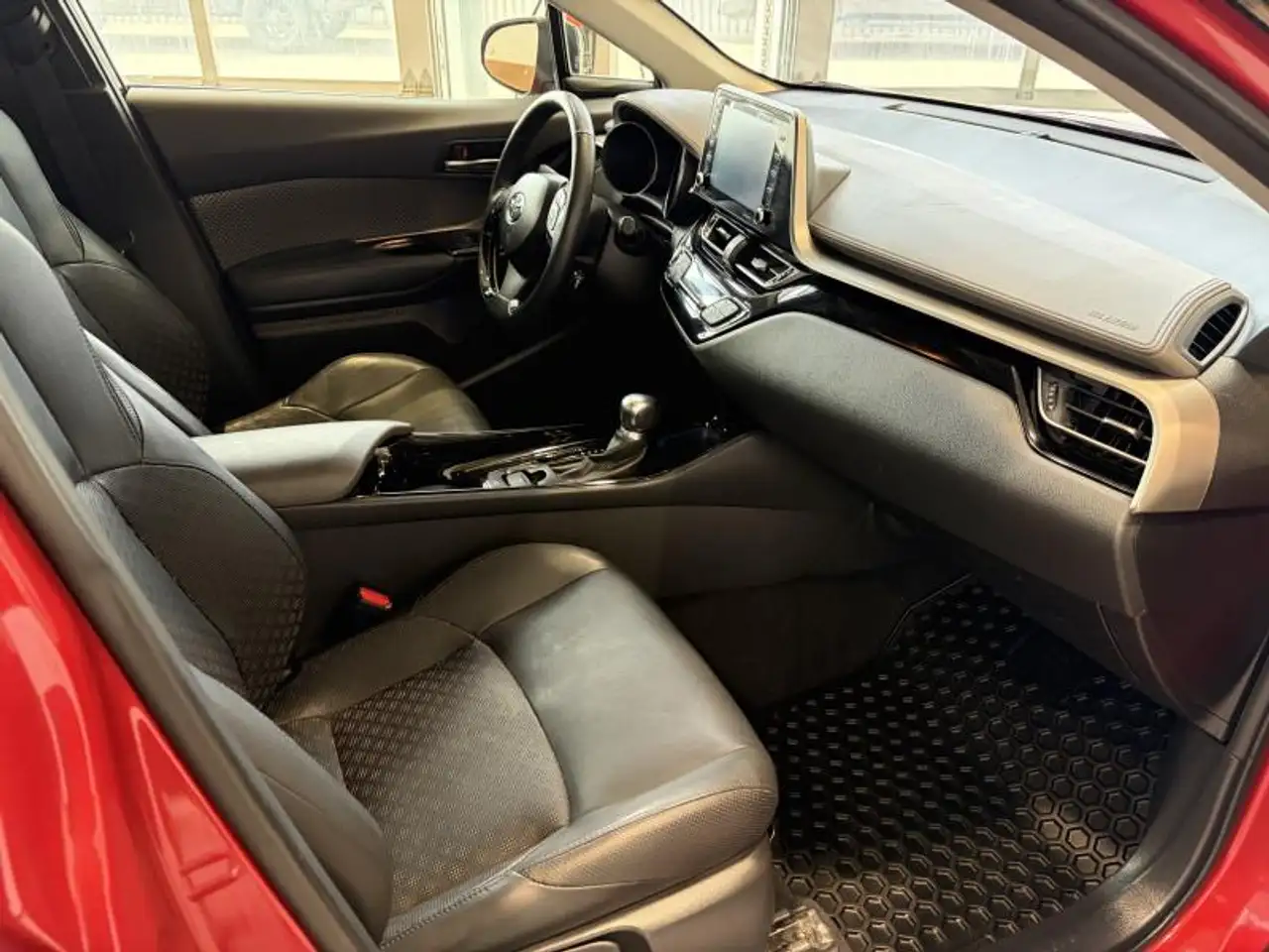 Toyota C-HR снимка Toyota C-HR