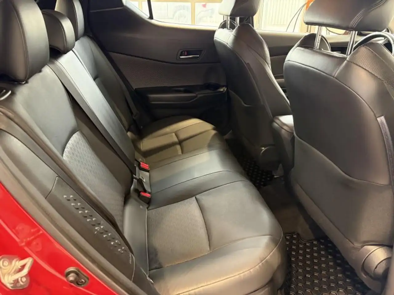 Toyota C-HR снимка Toyota C-HR