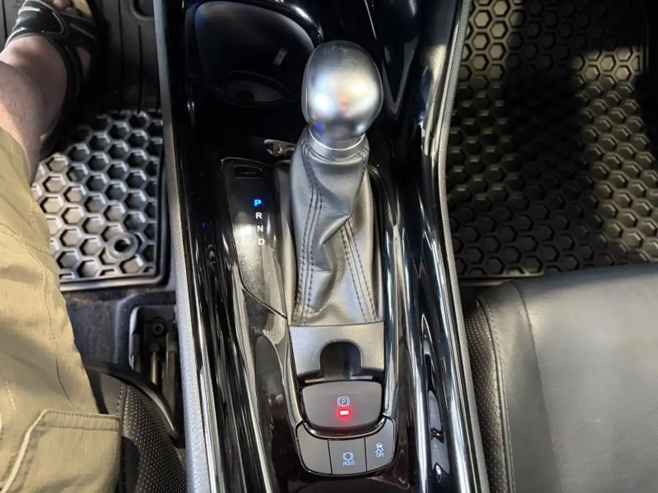 Toyota C-HR снимка Toyota C-HR