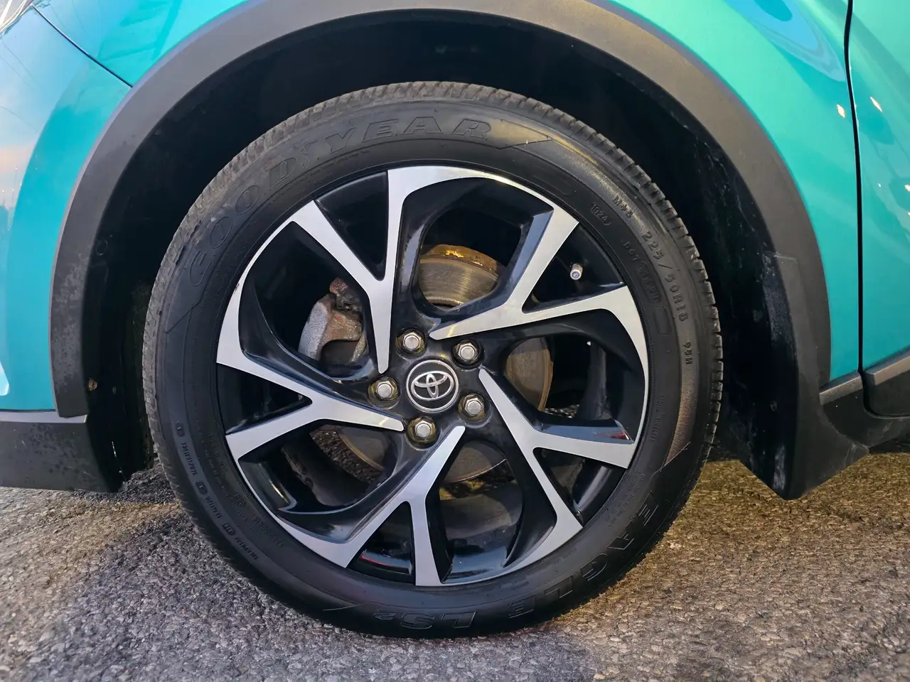 Toyota C-HR снимка Toyota C-HR