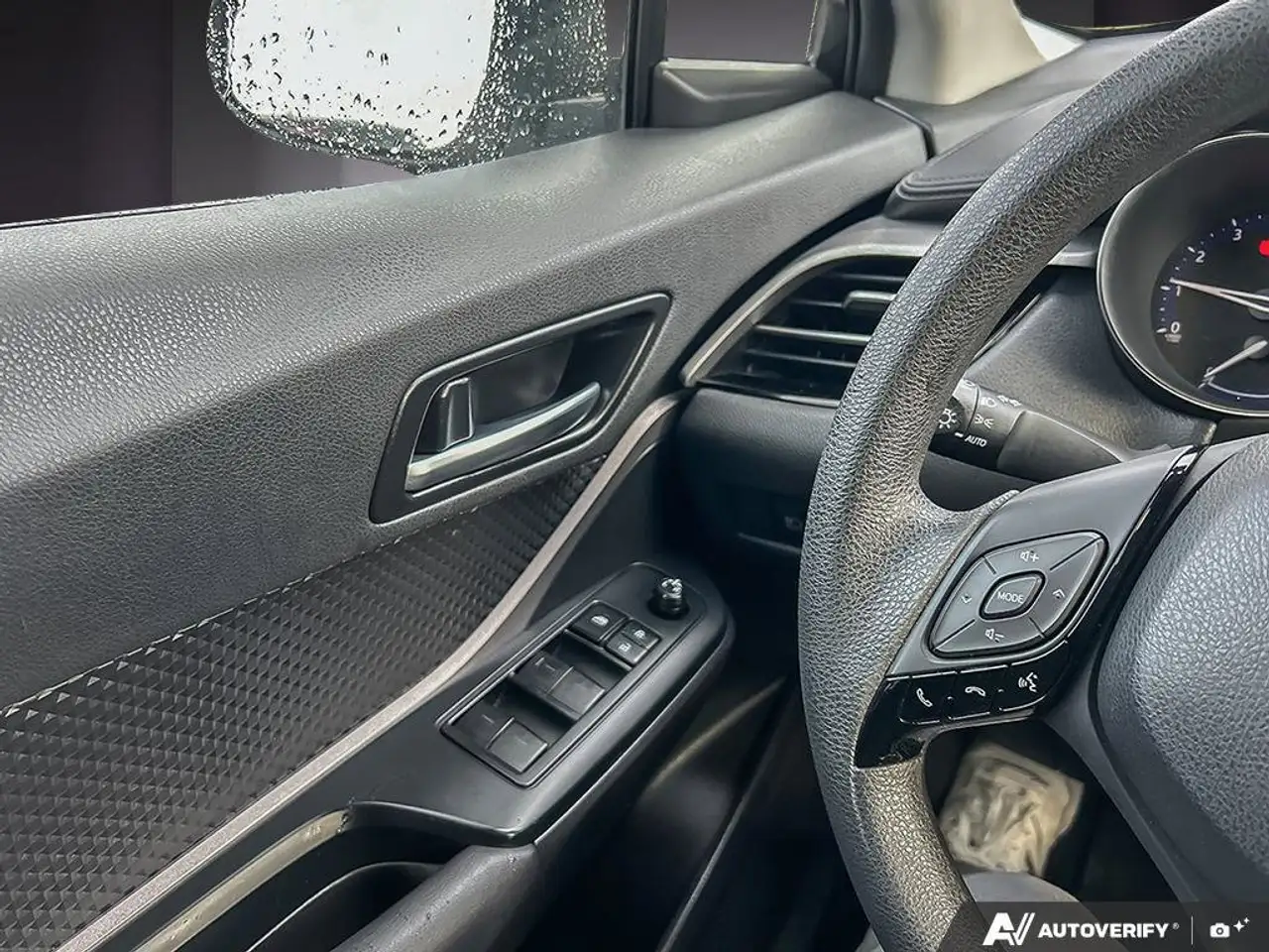 Toyota C-HR снимка Toyota C-HR