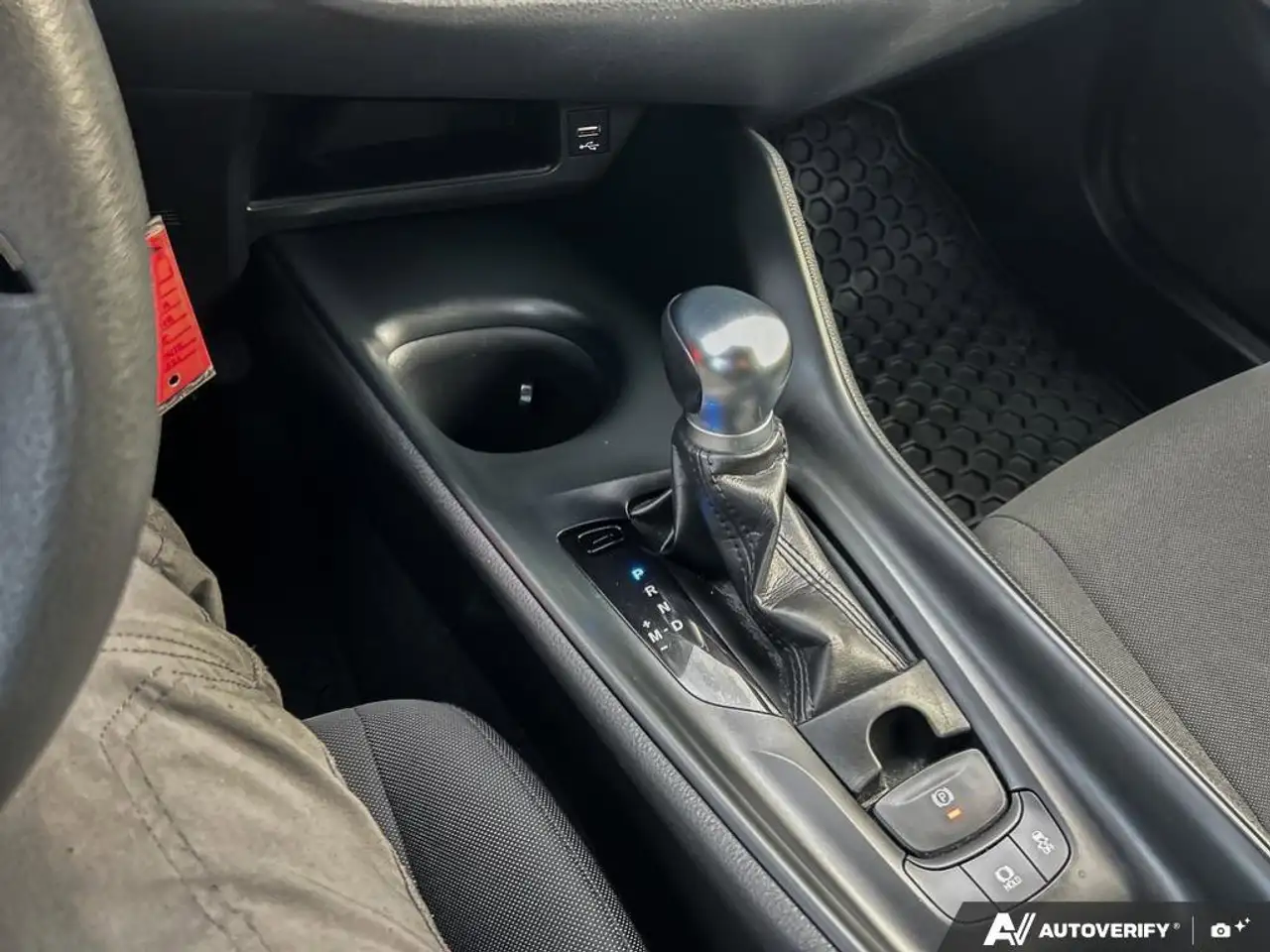 Toyota C-HR снимка Toyota C-HR