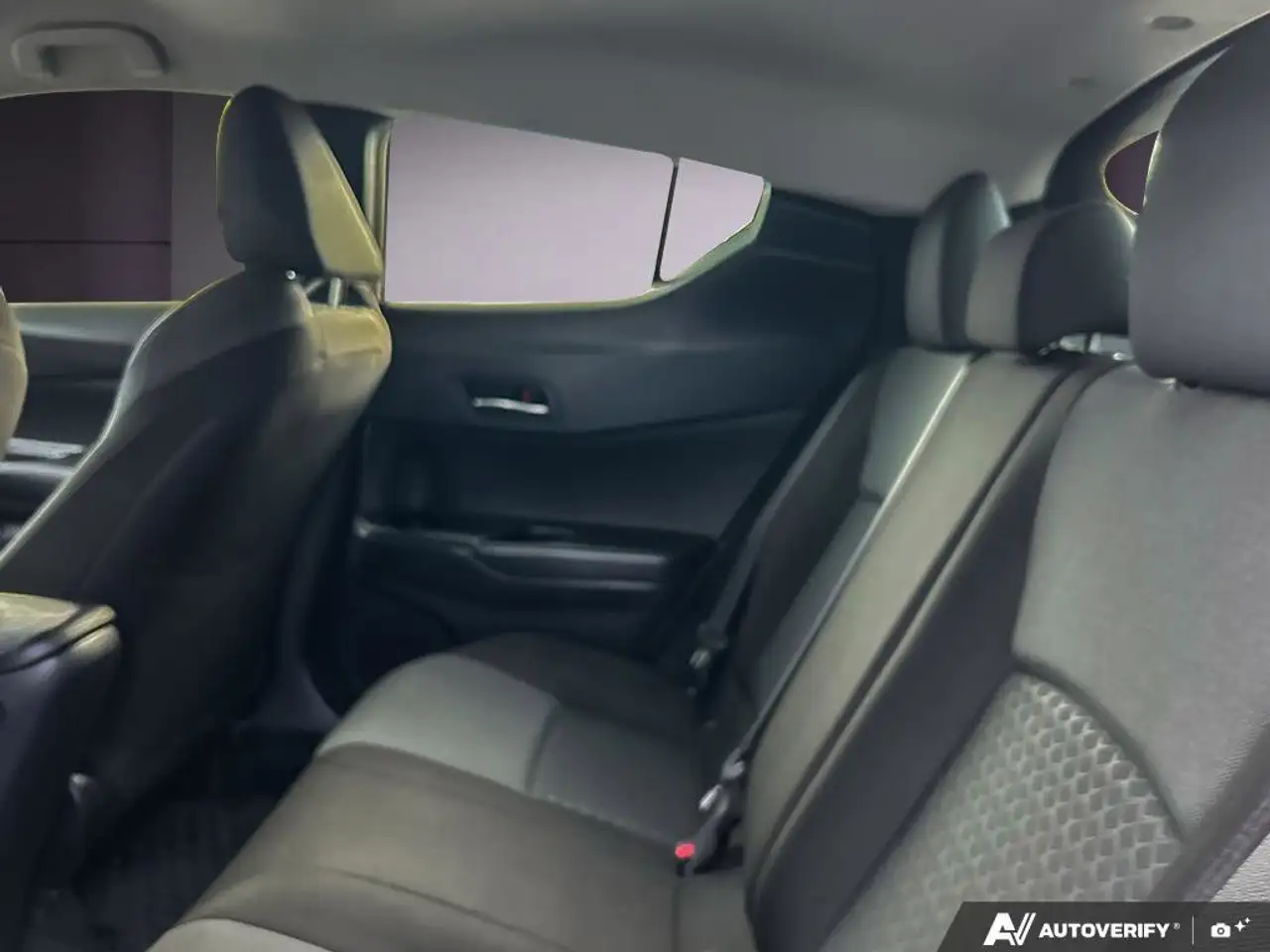 Toyota C-HR снимка Toyota C-HR