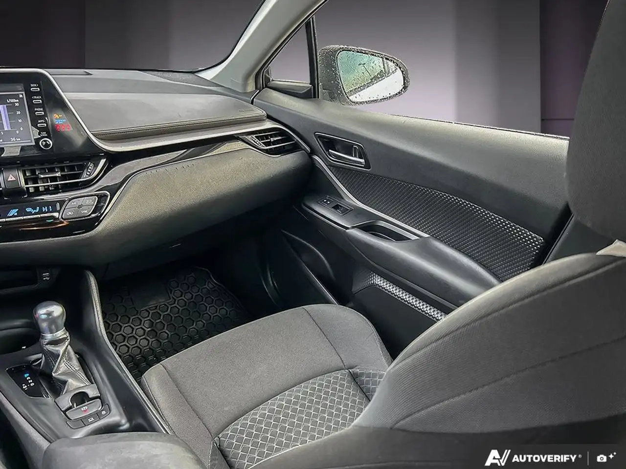 Toyota C-HR снимка Toyota C-HR