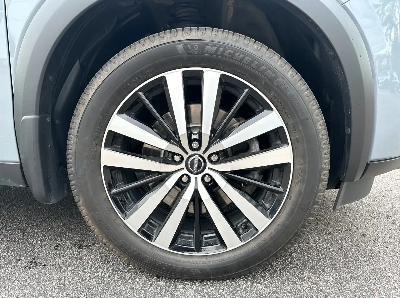Nissan Pathfinder снимка Nissan Pathfinder