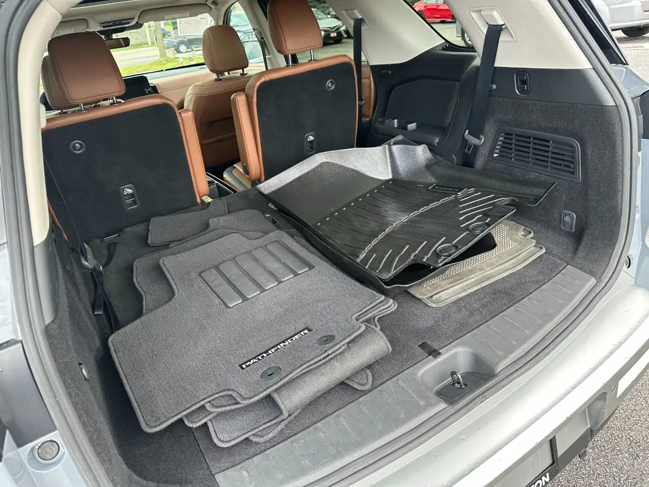 Nissan Pathfinder снимка Nissan Pathfinder