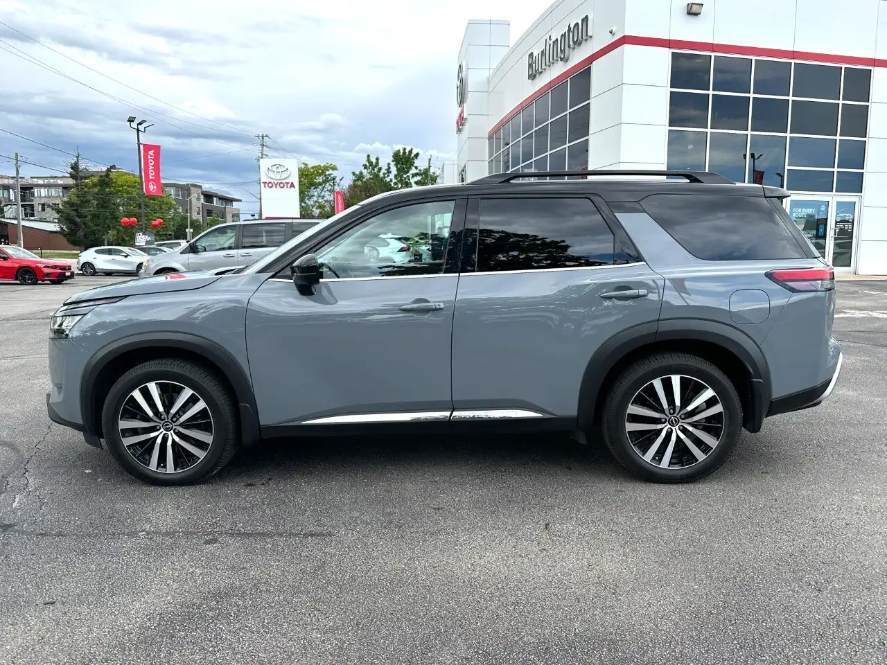 Nissan Pathfinder снимка Nissan Pathfinder