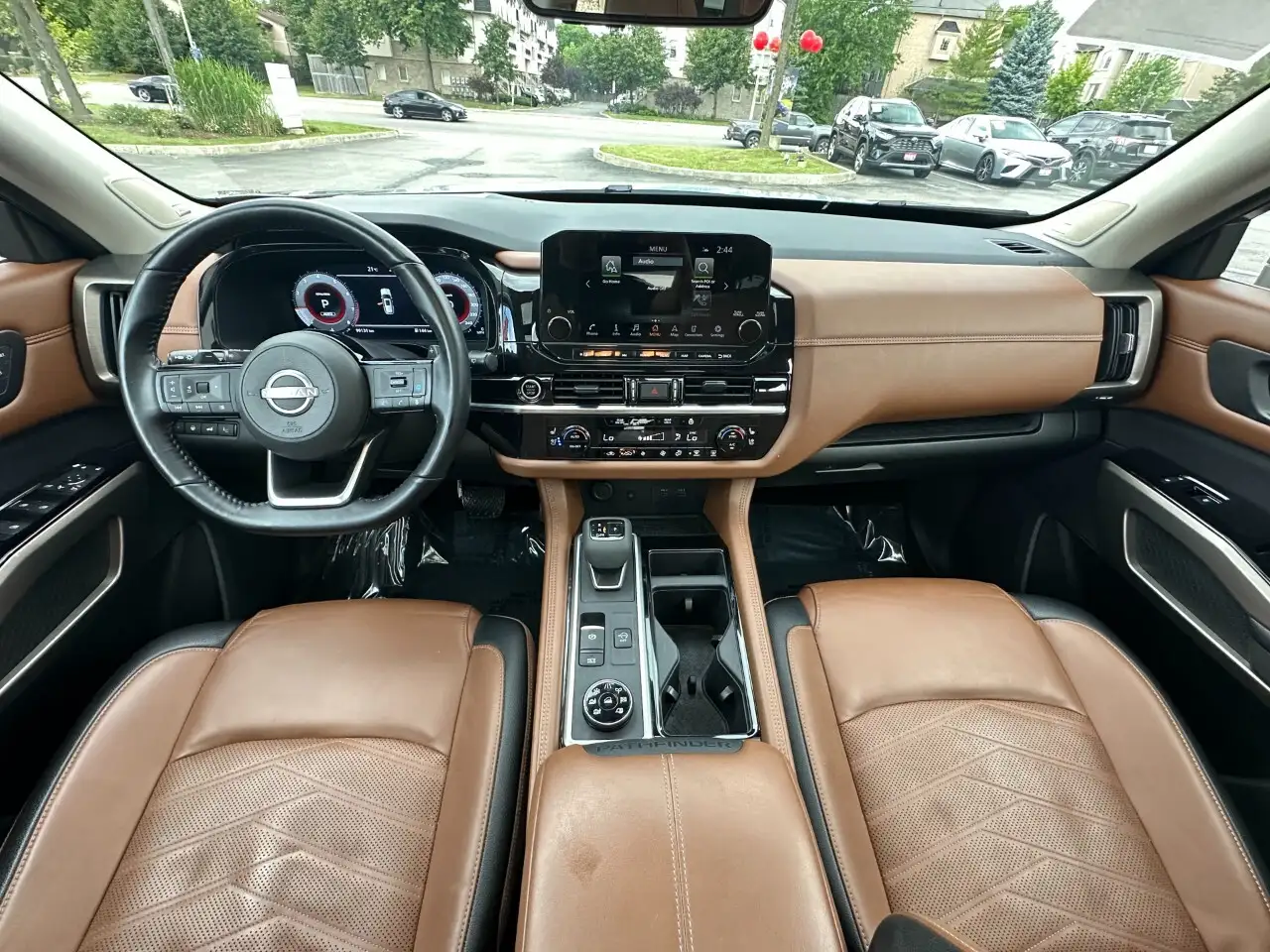 Nissan Pathfinder снимка Nissan Pathfinder