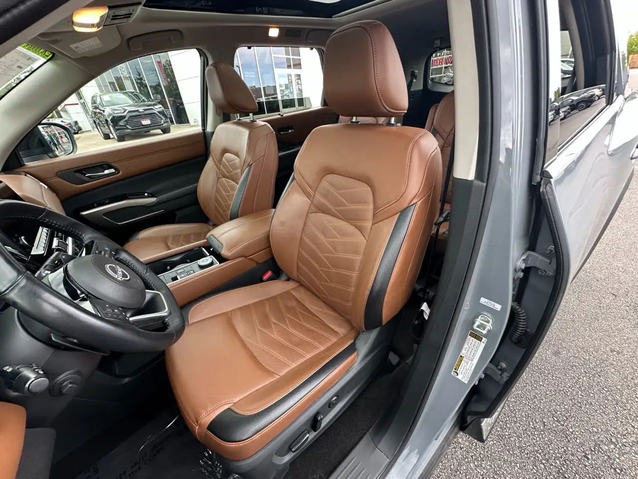 Nissan Pathfinder снимка Nissan Pathfinder