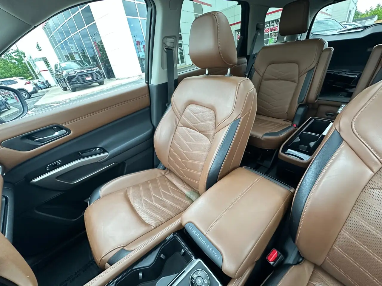 Nissan Pathfinder снимка Nissan Pathfinder