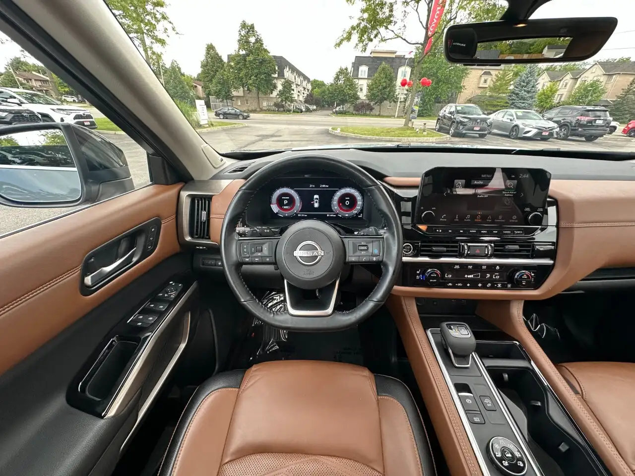 Nissan Pathfinder снимка Nissan Pathfinder