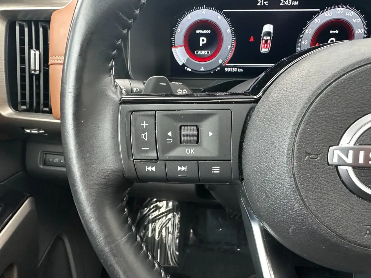 Nissan Pathfinder снимка Nissan Pathfinder