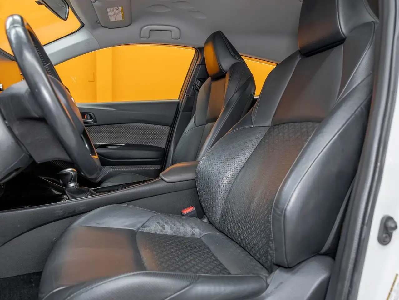 Toyota C-HR снимка Toyota C-HR
