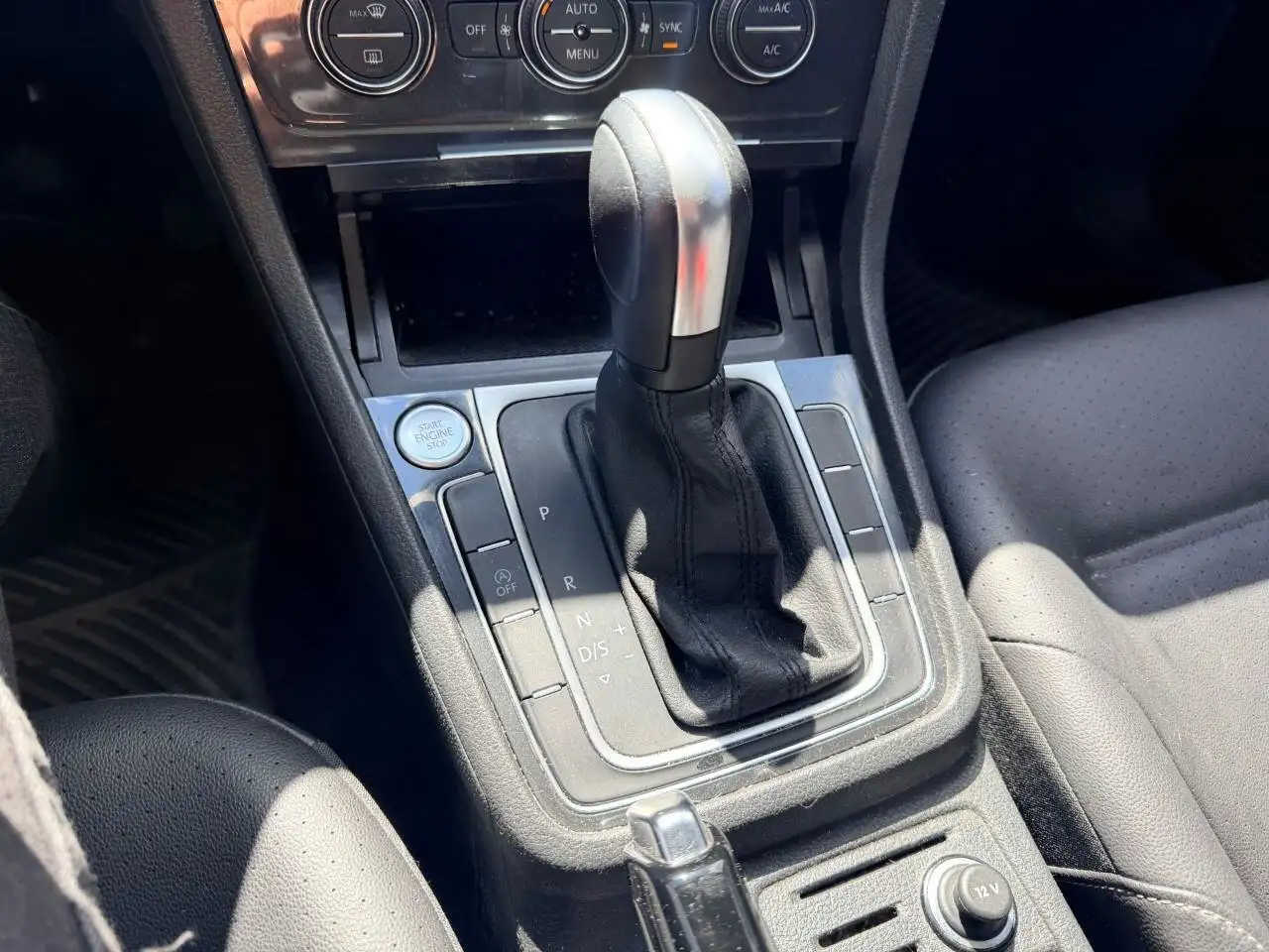 Volkswagen Golf photo Volkswagen Golf