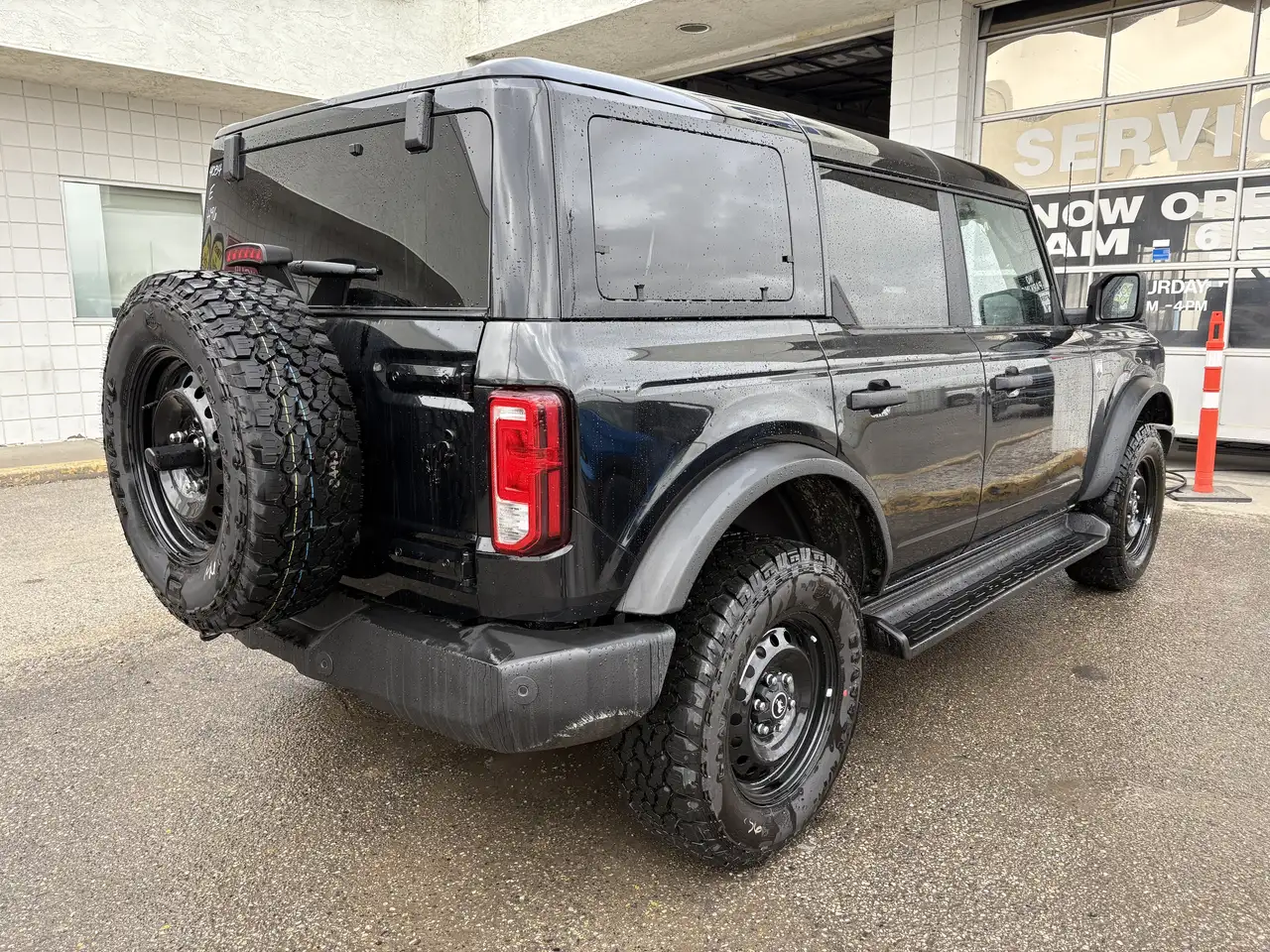 Ford Bronco photo Ford Bronco