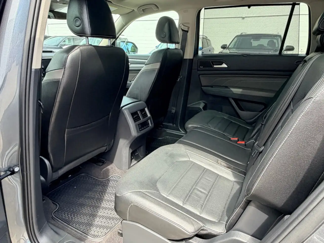 Volkswagen Atlas photo Volkswagen Atlas