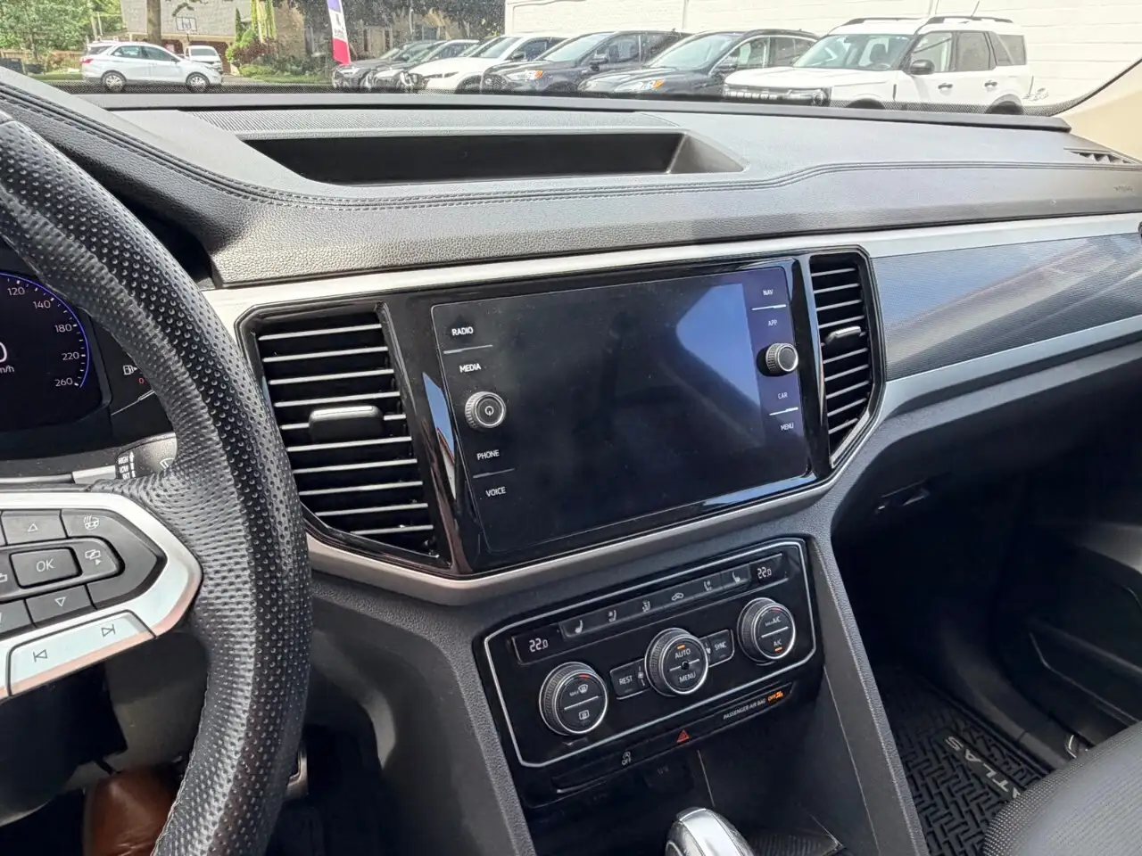 Volkswagen Atlas photo Volkswagen Atlas