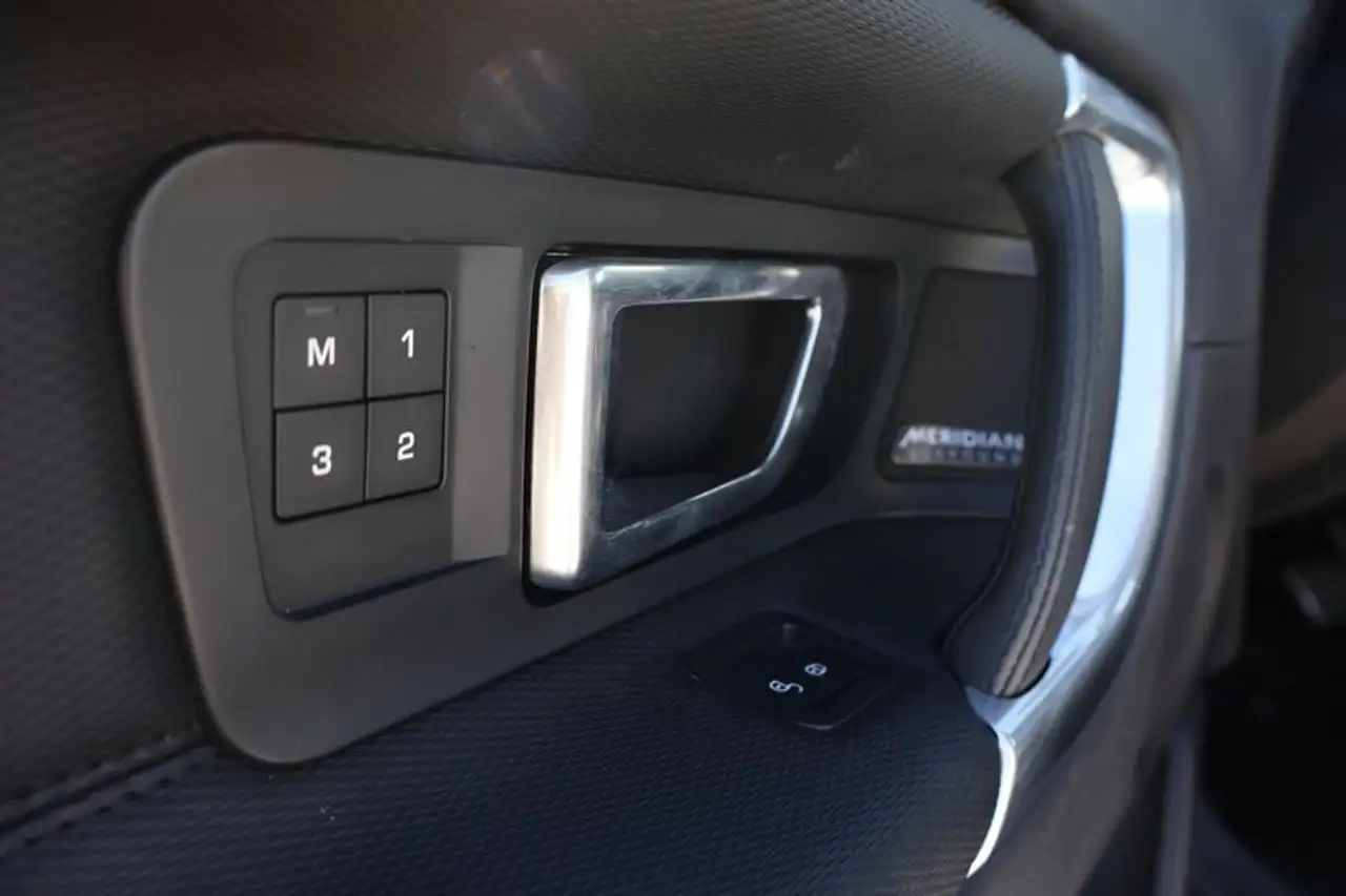 Land Rover Discovery Sport photo Land Rover Discovery Sport