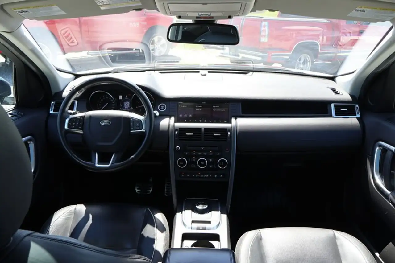 Land Rover Discovery Sport photo Land Rover Discovery Sport