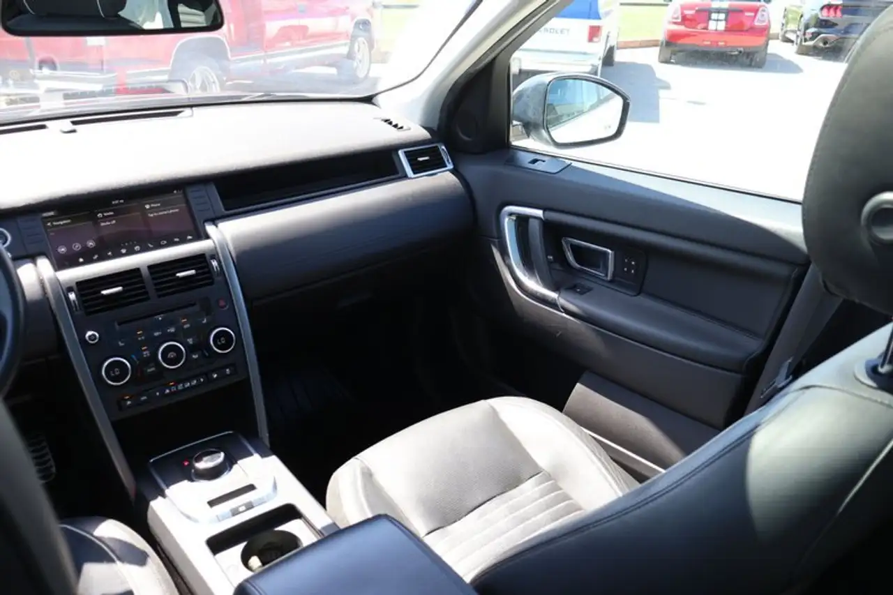 Land Rover Discovery Sport photo Land Rover Discovery Sport