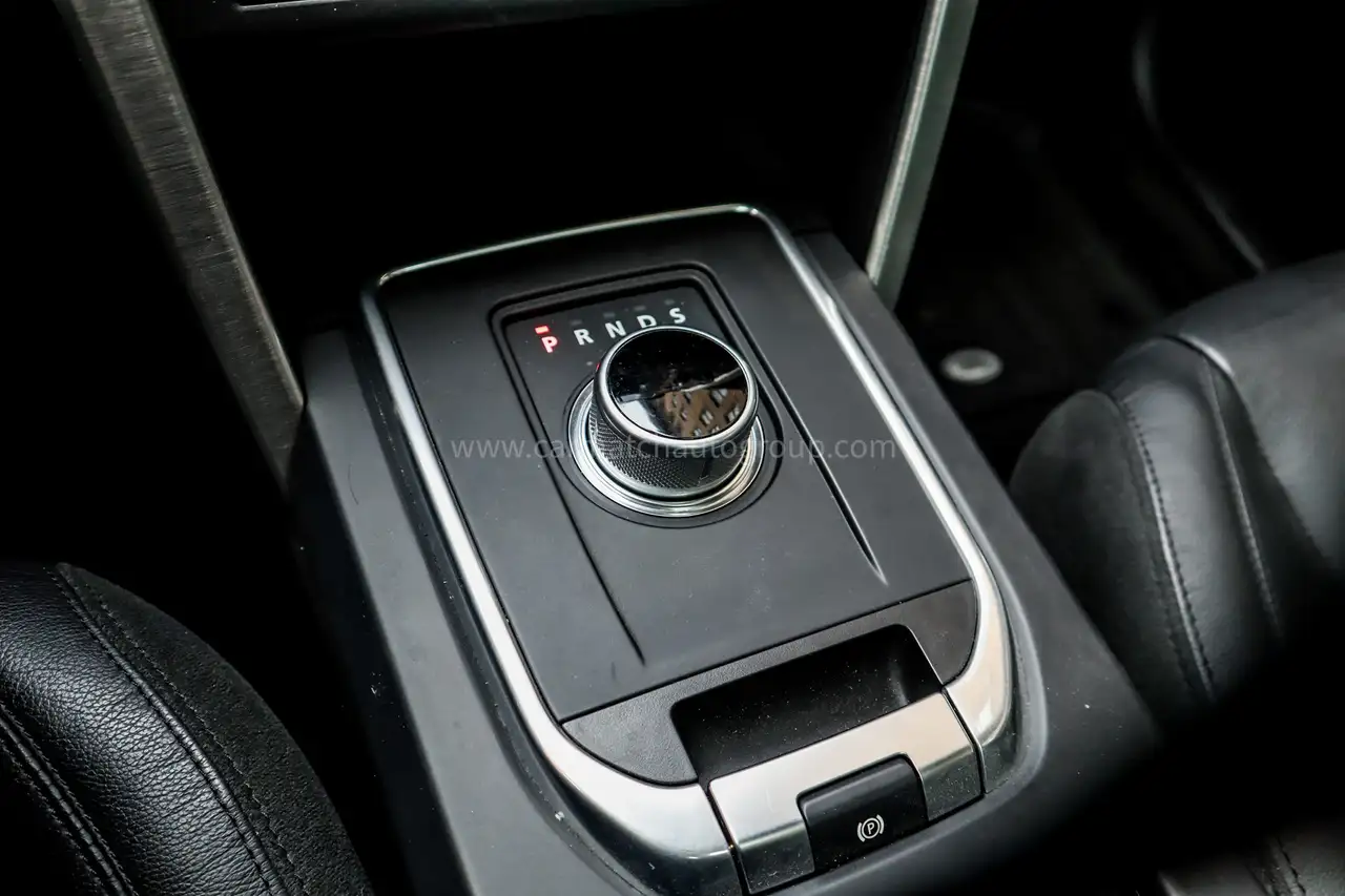 Land Rover Discovery Sport снимка Land Rover Discovery Sport