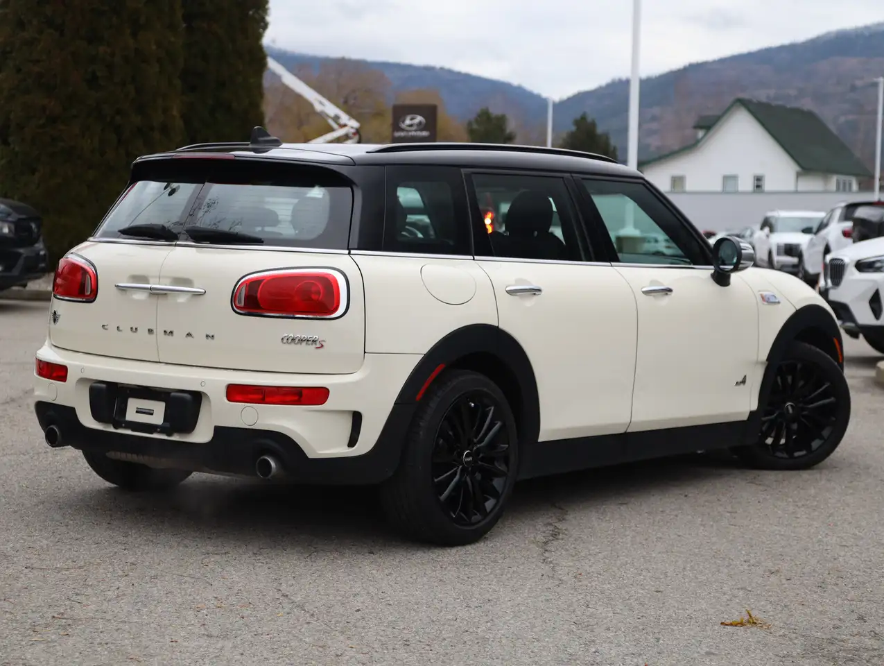 MINI Cooper Clubman снимка MINI Cooper Clubman