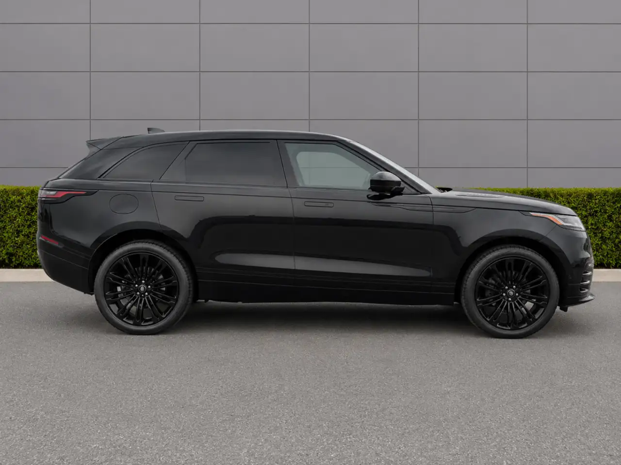 Land Rover Range Rover Velar photo Land Rover Range Rover Velar