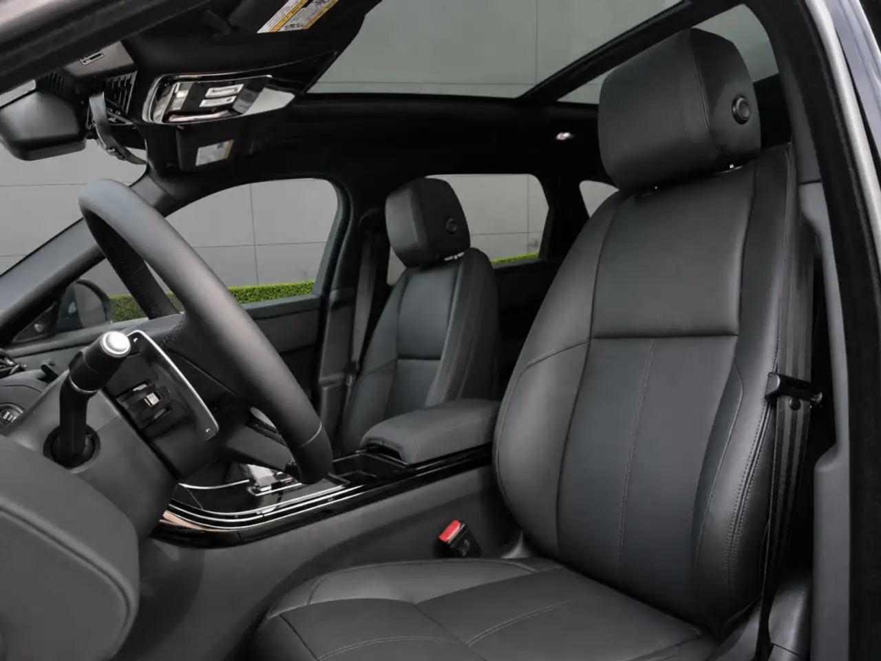 Land Rover Range Rover Velar photo Land Rover Range Rover Velar