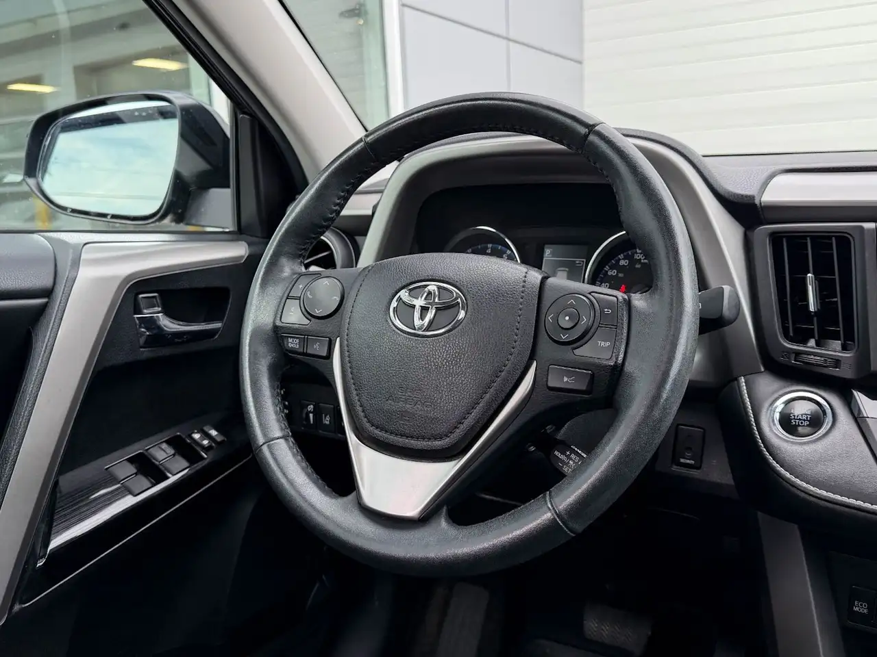 Toyota RAV 4 снимка Toyota RAV 4