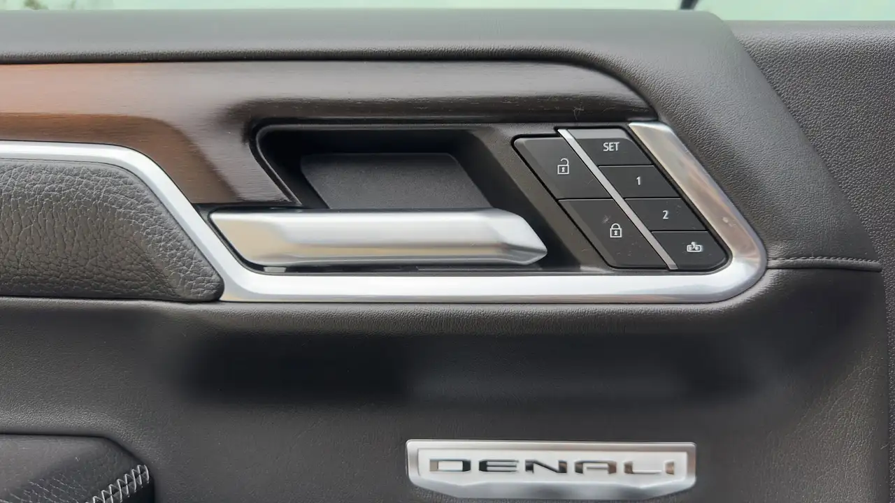 GMC Sierra 1500 снимка GMC Sierra 1500