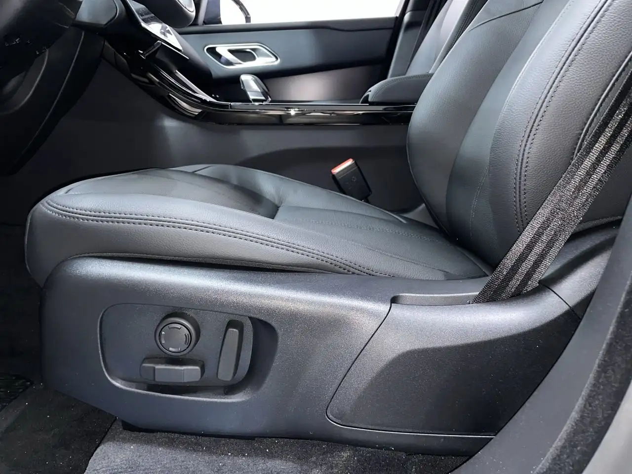 Land Rover Range Rover Velar снимка Land Rover Range Rover Velar