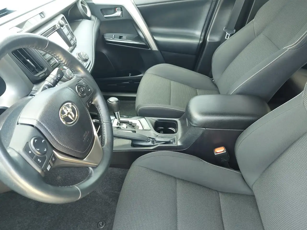Toyota RAV 4 снимка Toyota RAV 4