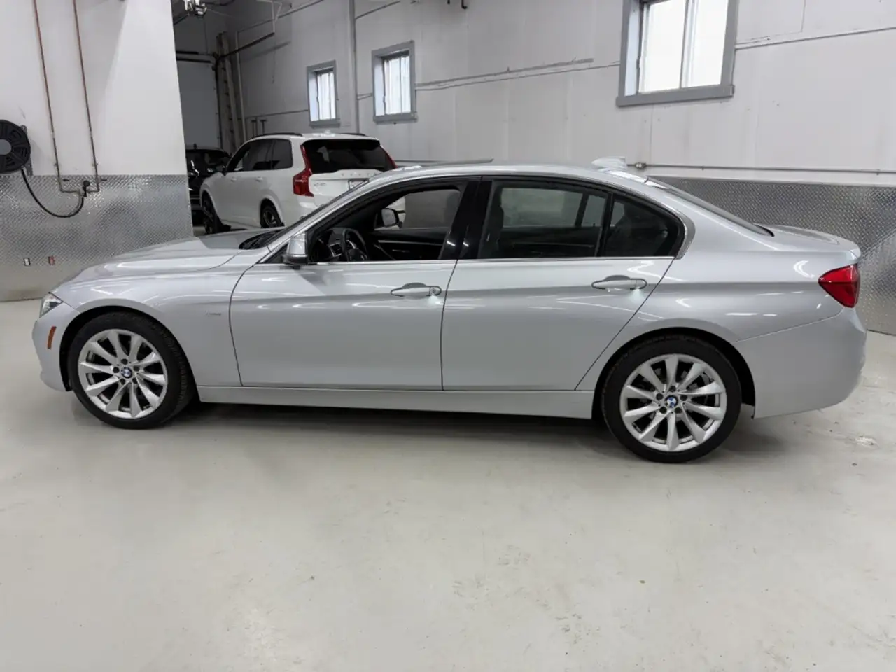 BMW 3 Series photo BMW 3 Series
