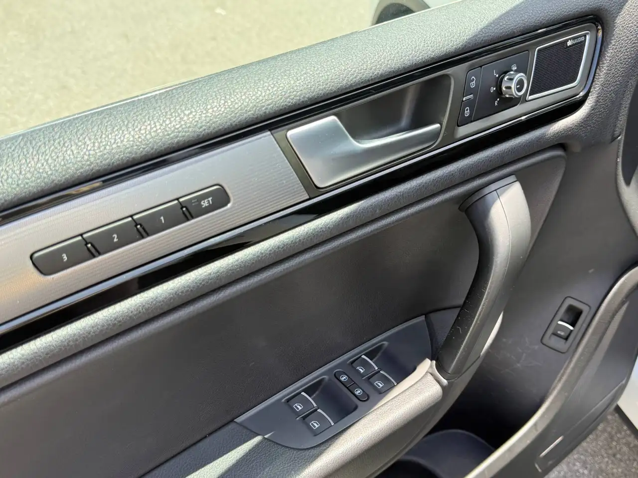 Volkswagen Touareg photo Volkswagen Touareg