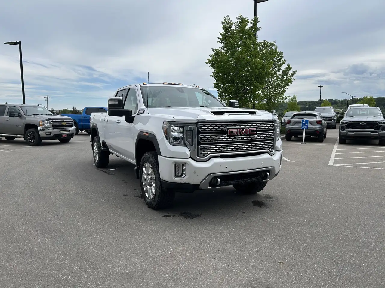 GMC Sierra 2500HD снимка GMC Sierra 2500HD