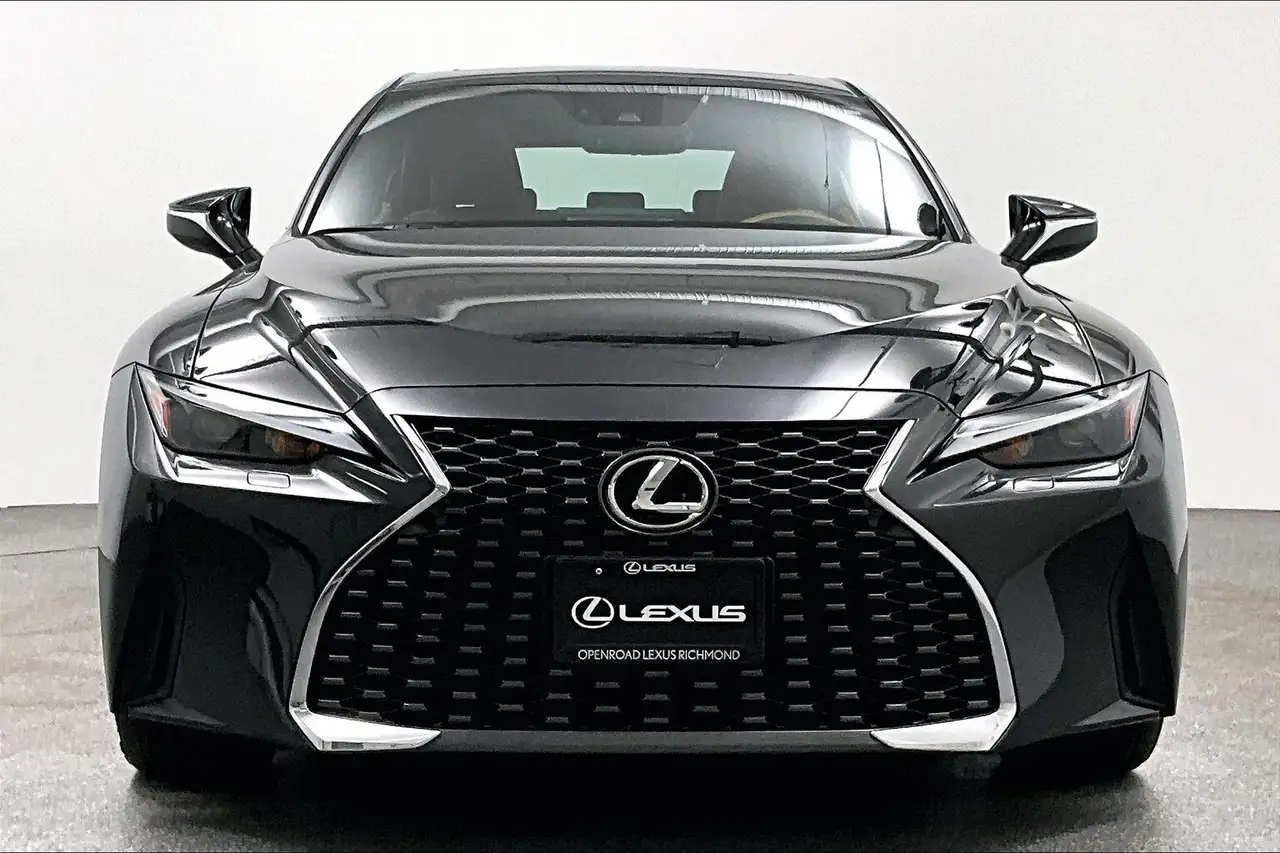 2022 Lexus IS