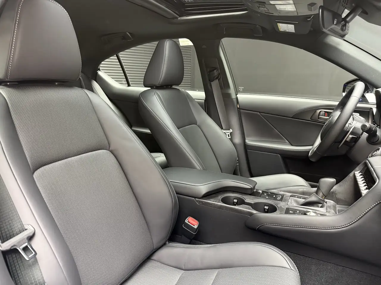 Lexus IS снимка Lexus IS