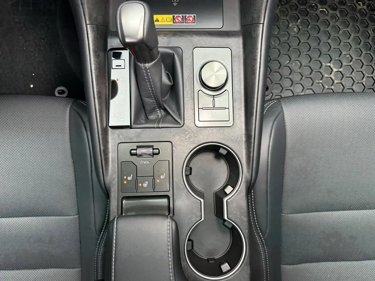 Lexus IS снимка Lexus IS