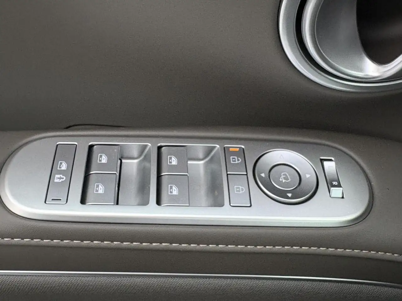 Hyundai PALISADE Hybrid снимка Hyundai PALISADE Hybrid