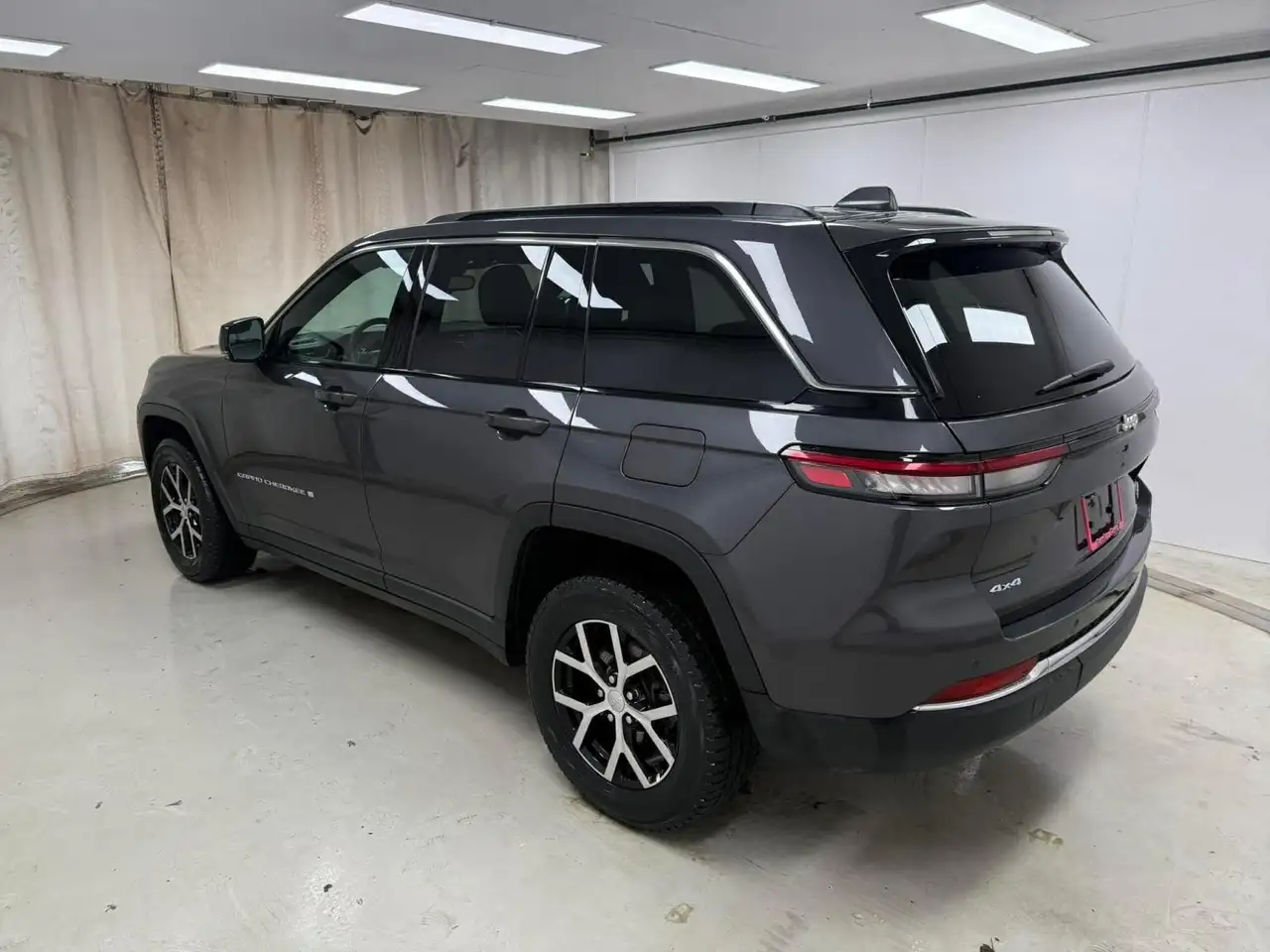 Jeep Grand Cherokee photo Jeep Grand Cherokee