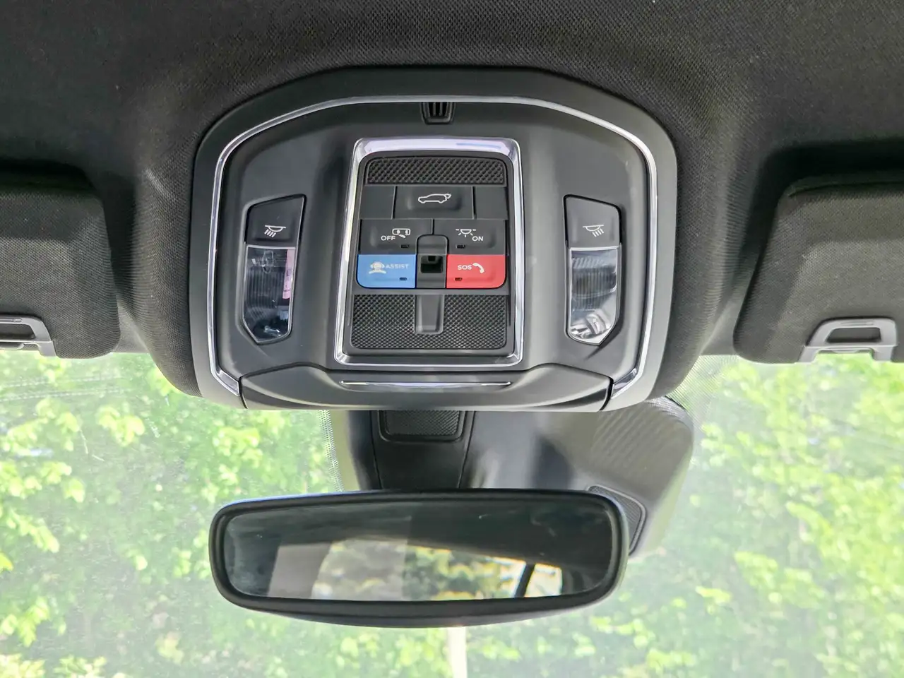 Jeep Grand Cherokee снимка Jeep Grand Cherokee