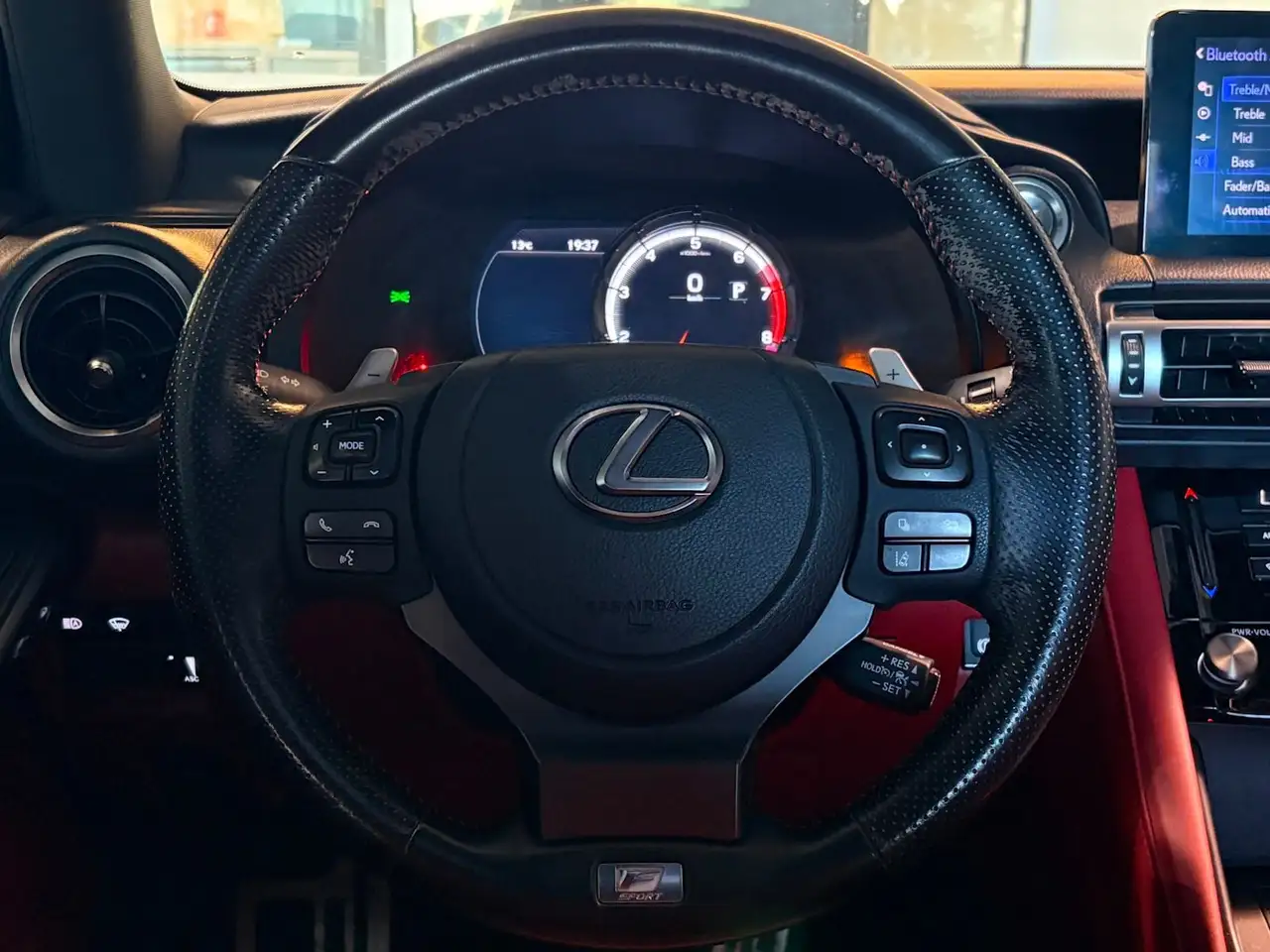 Lexus IS снимка Lexus IS