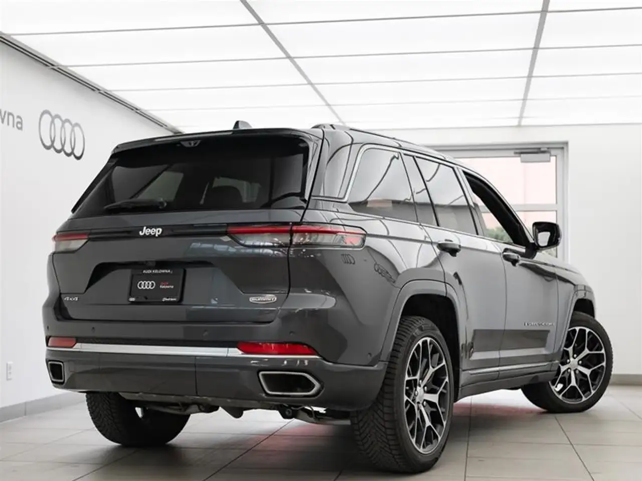 Jeep Grand Cherokee снимка Jeep Grand Cherokee